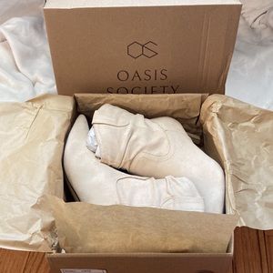 VICI- Oasis Society IVORY Faux suede heeled scrunch bootie. 8.5 LOUIE *NOT TAUPE